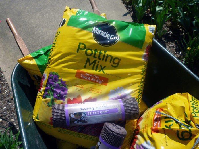 Potting Soil and Mesh Filler